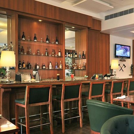 Hotel Haut Monde Gurgaon Ngoại thất bức ảnh
