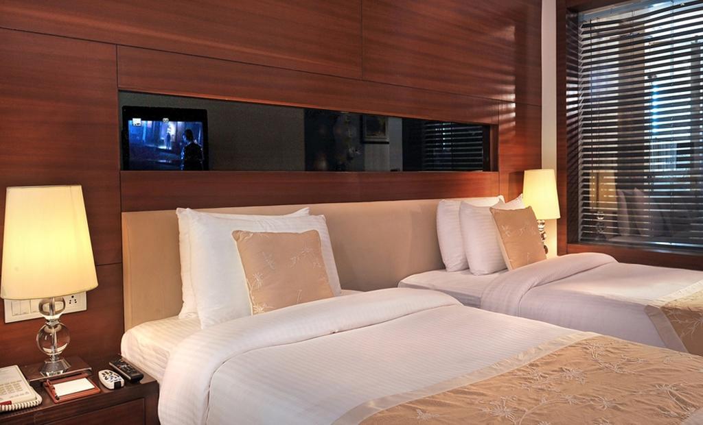 Hotel Haut Monde Gurgaon Ngoại thất bức ảnh