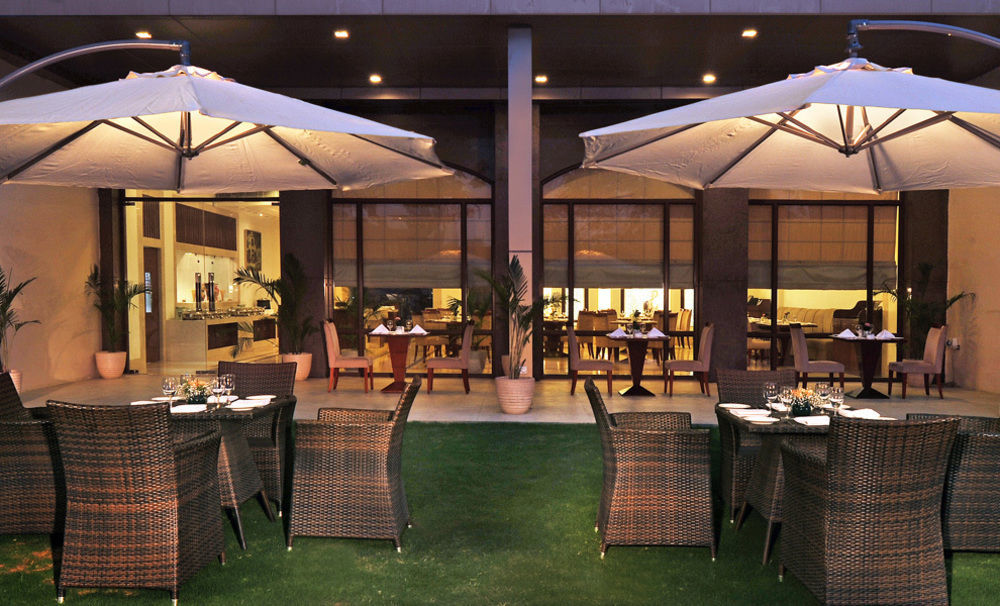 Hotel Haut Monde Gurgaon Ngoại thất bức ảnh