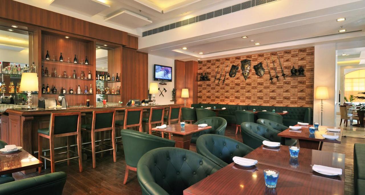 Hotel Haut Monde Gurgaon Ngoại thất bức ảnh